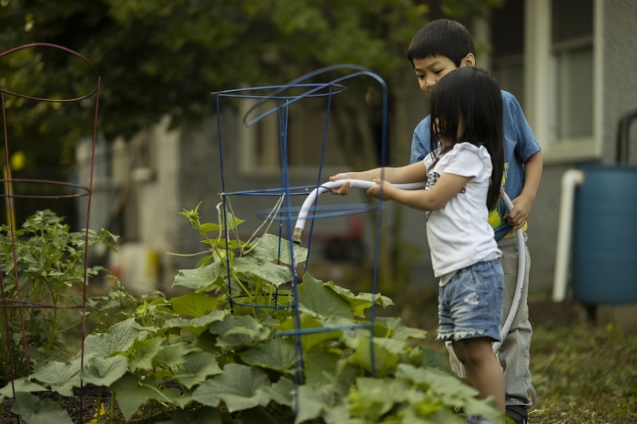 How to Stop Nature Deficit Disorder - Children Gardening